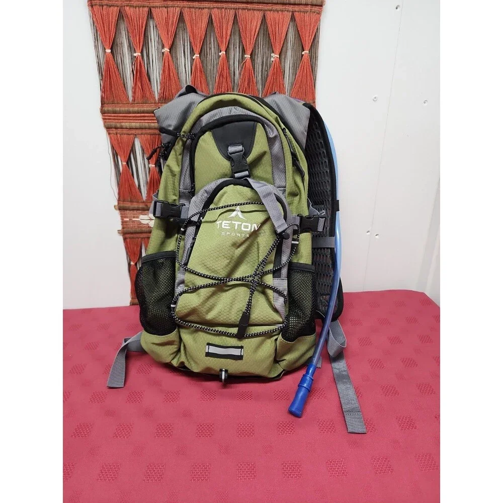 Teton Sports Oasis 1100 Hydration Backpack W Built In Raincover Olive Green EUC